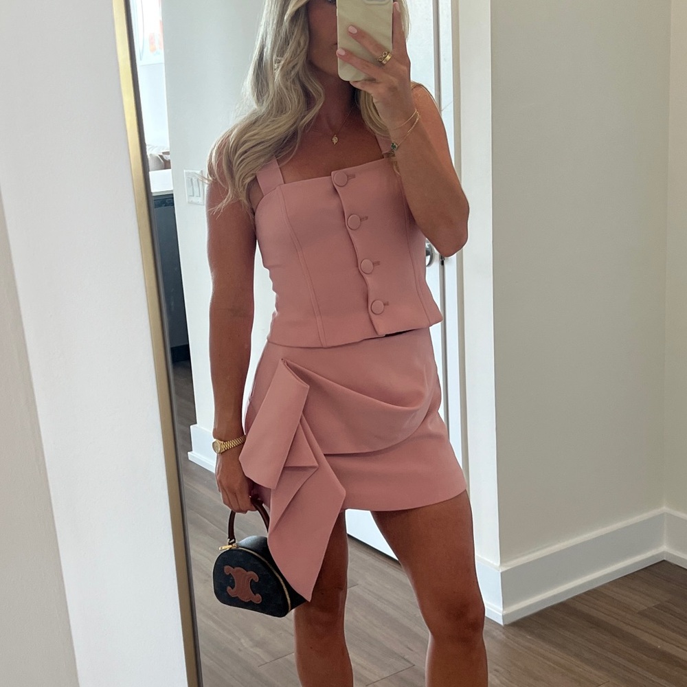 CROPPED BUSTIER VEST AND VOLUMINOUS SKORT SET